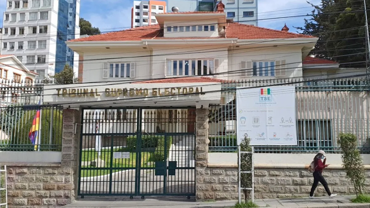 Para el debate presidencial del domingo, el TSE define el lugar y que sean cuatro moderadores