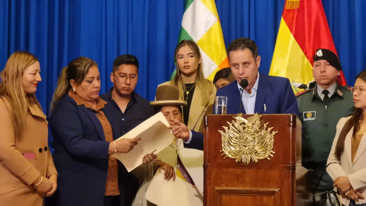 Lara entrega anteproyecto para eliminar la renta para expresidentes porque dice que ‘no hacen nada por la patria’