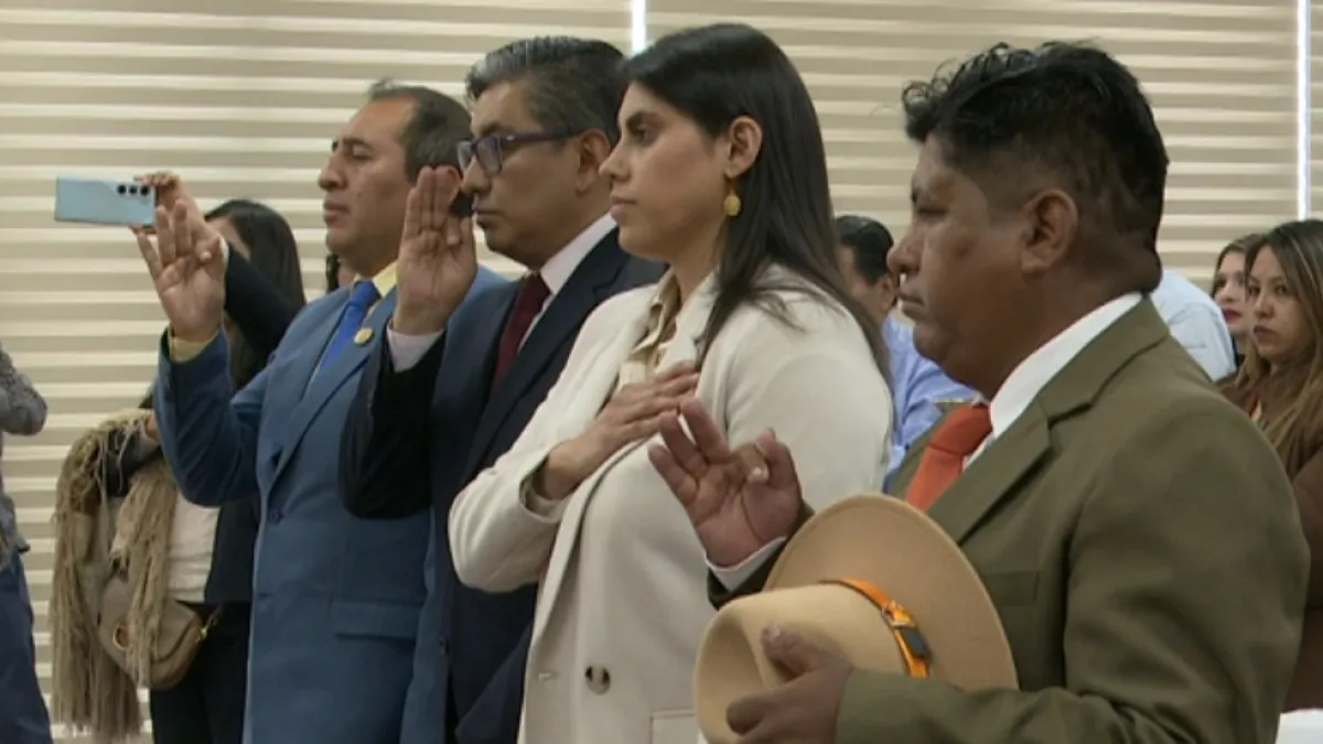 Lupo posesiona a dos exlegisladores y un exsecretario de la Alcaldía paceña como viceministros