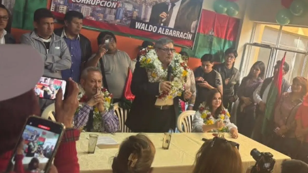 El exdefensor del Pueblo, Waldo Albarracín, anuncia su candidatura a la Alcaldía de La Paz