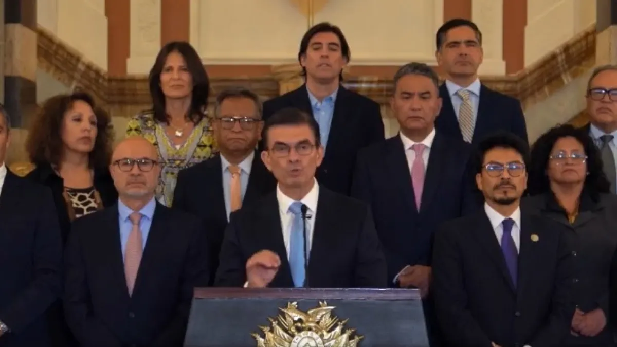 Paz anuncia ajustes en los precios de los hidrocarburos, incremento salarial y aumento a la Renta Dignidad