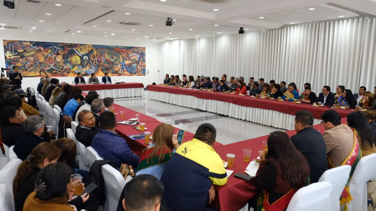 El Gobierno rechaza los bloqueos e insiste a la COB en dialogar para solucionar el conflicto