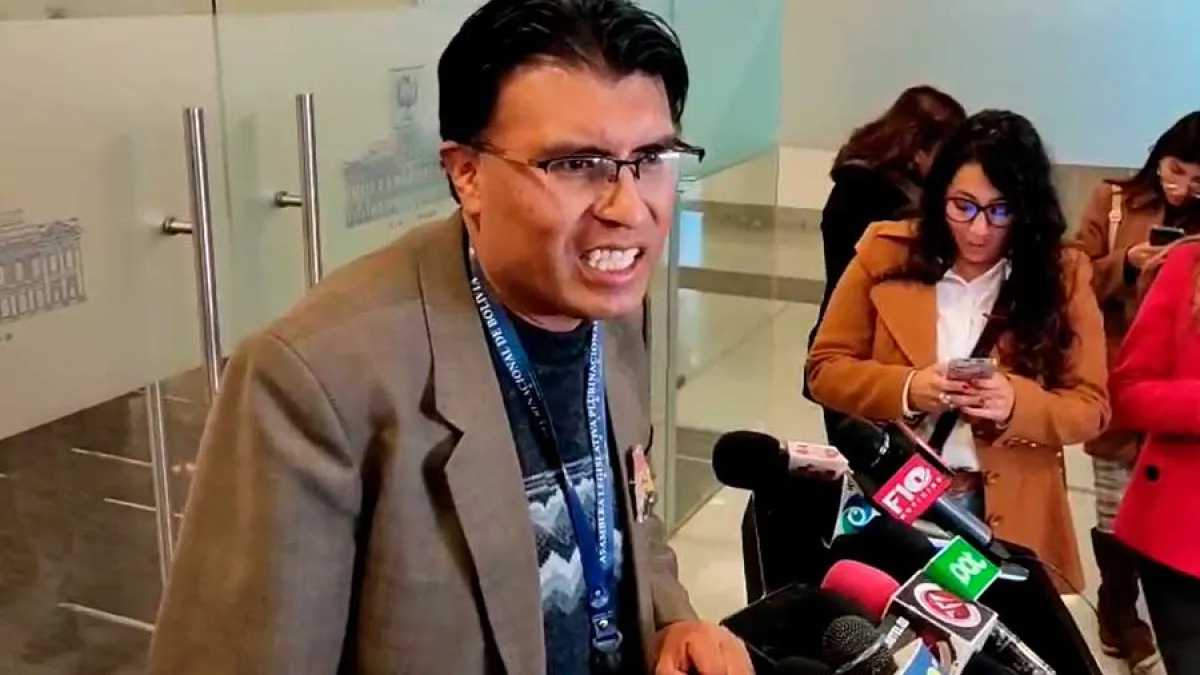 Senador Condori: ‘no sé por qué ganamos 23 mil bolivianos, no hacemos nada’